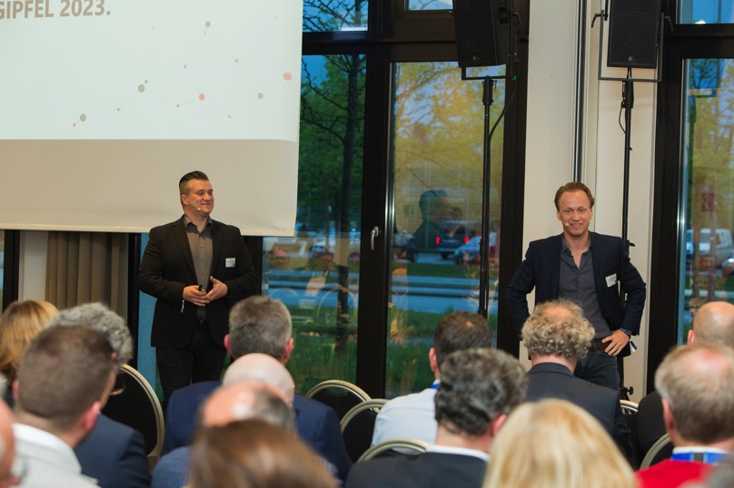 /images/slider-imgs-xs/083_Foto Loeffler_Weconact.jpg